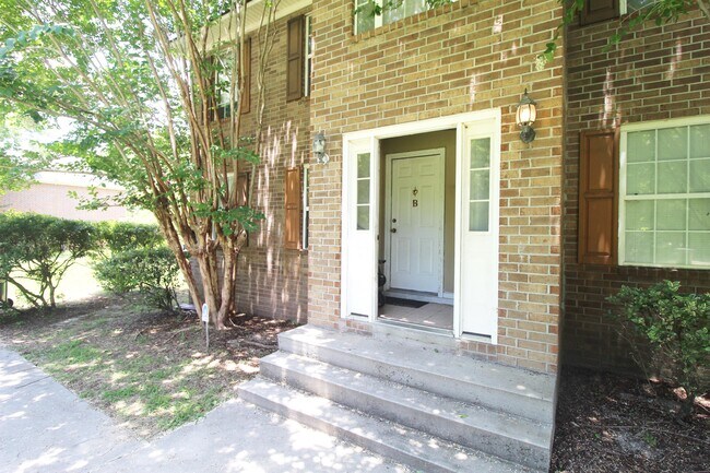 Building Photo - 1610 Drayton Ln