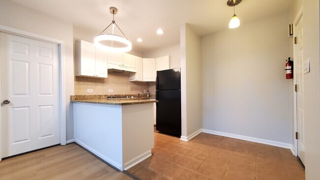 Building Photo - 6139 W Belmont Ave