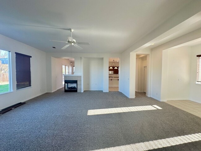 Building Photo - Beautiful 3 Bedroom 2.5 Bath Single Family...
