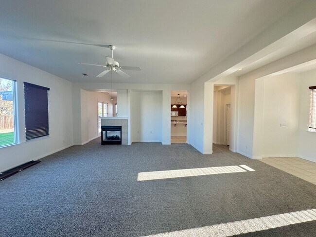 Foto del edificio - Beautiful 3 Bedroom 2.5 Bath Single Family...