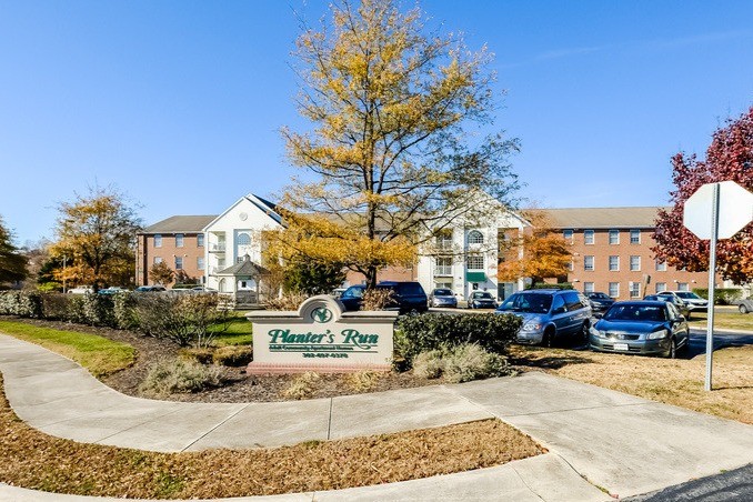 Foto principal - Planters Run Apartments (55+ Active Adult)