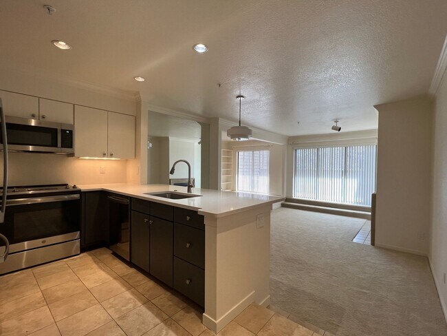 Building Photo - Updated 1 Bed 1 Bath Condo-Available Now! ...