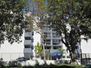 Building Photo - 2715 Tigertail Ave