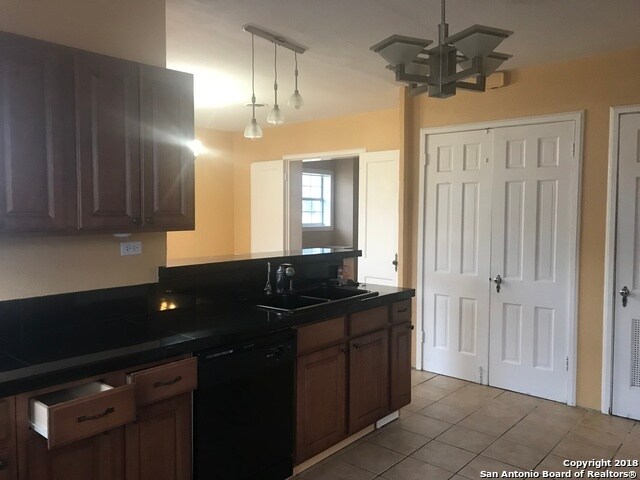 Building Photo - 302 Shadwell Dr