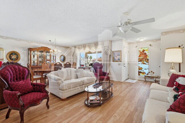 Foto del edificio - 9807 W Mockingbird Dr