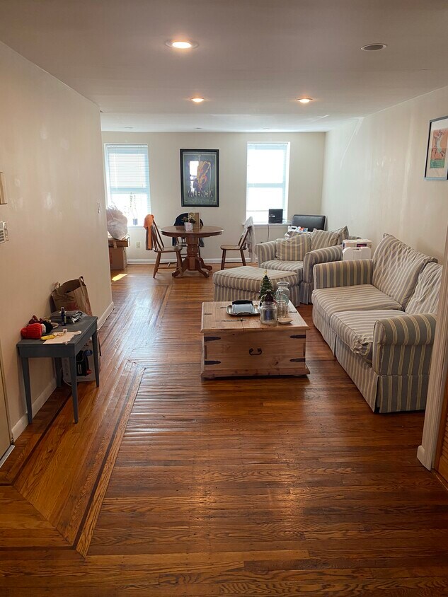 Living room - 1733 Christian St