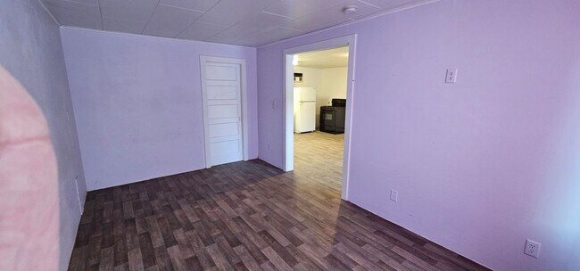 Building Photo - 301 1/2 Mary St #A