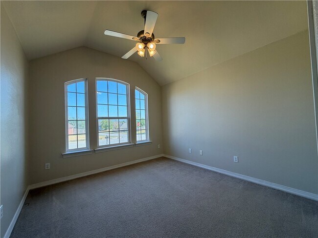 Foto del edificio - 350 Beasley Dr