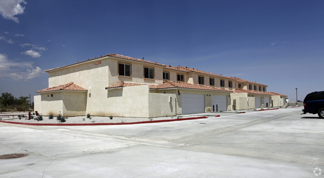 Primary Photo - Parra Apartments