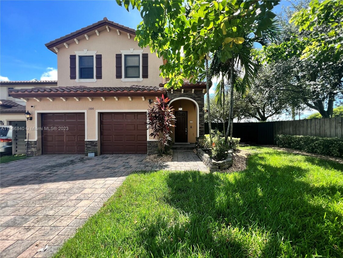 Primary Photo - 3300 SE 7th Ct