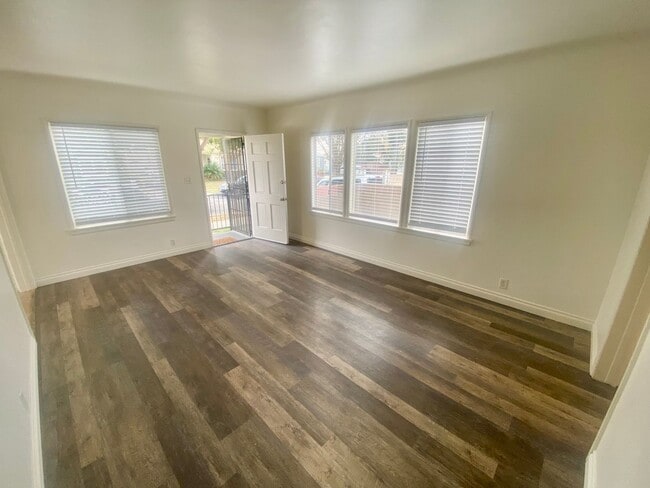 Building Photo - 1-bed, 1-Bath House in Carson $2,100
