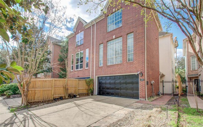 Building Photo - 1210 Marconi St