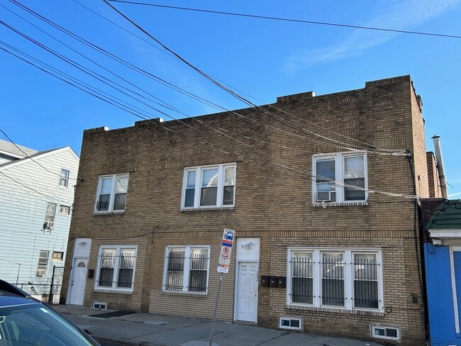 Building Photo - 150 Stuyvesant Ave