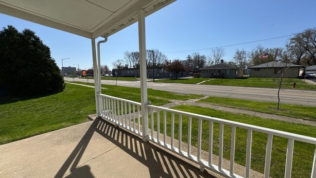 Building Photo - Great Home Near Hospital!