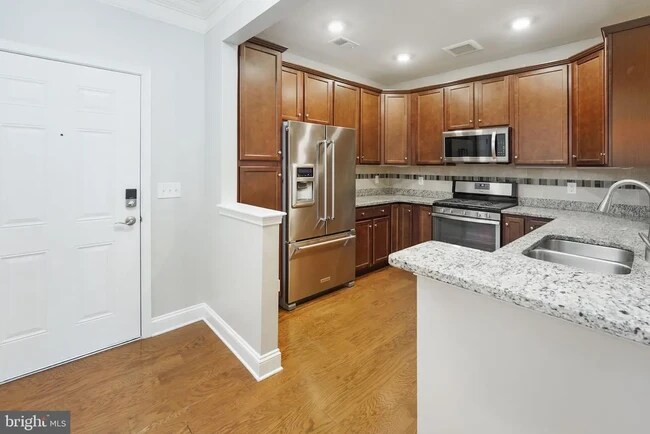 Building Photo - 10273 Fountain Cir