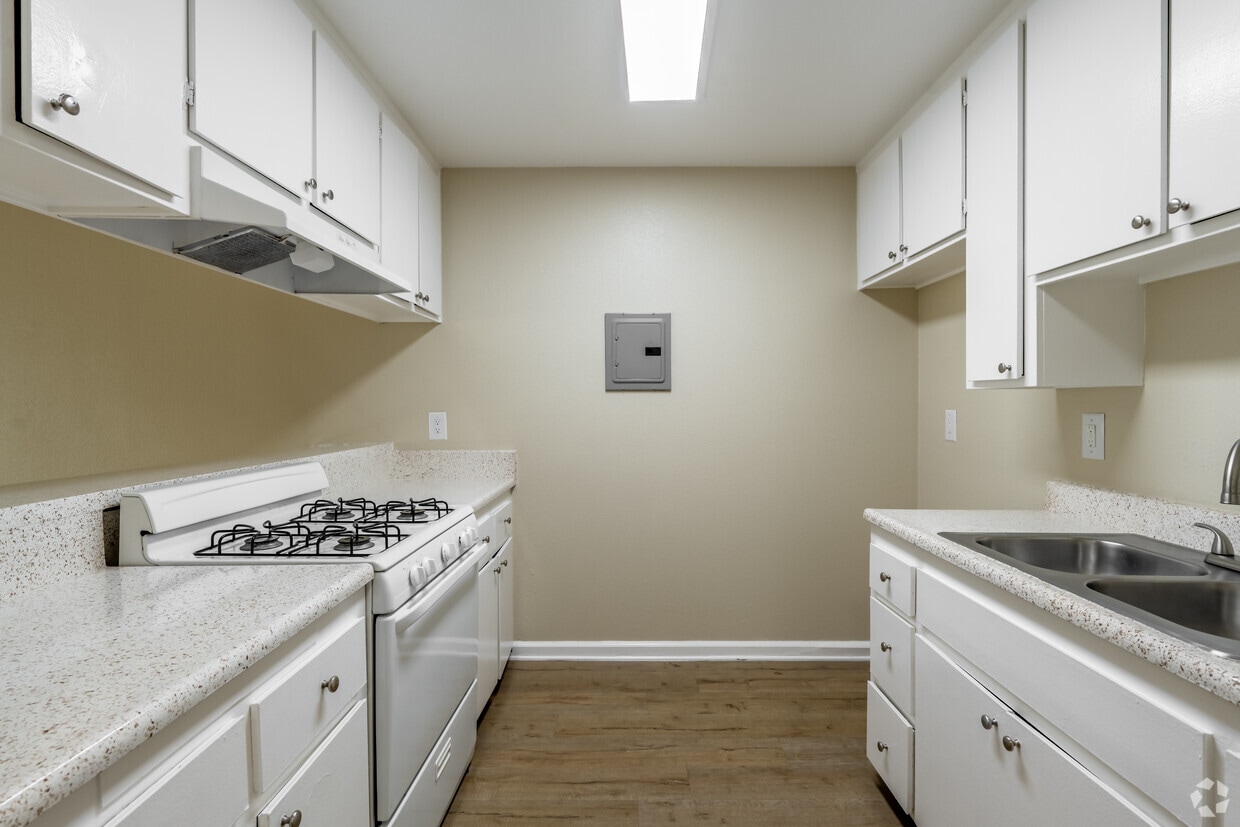 Photo - Strada Apartments