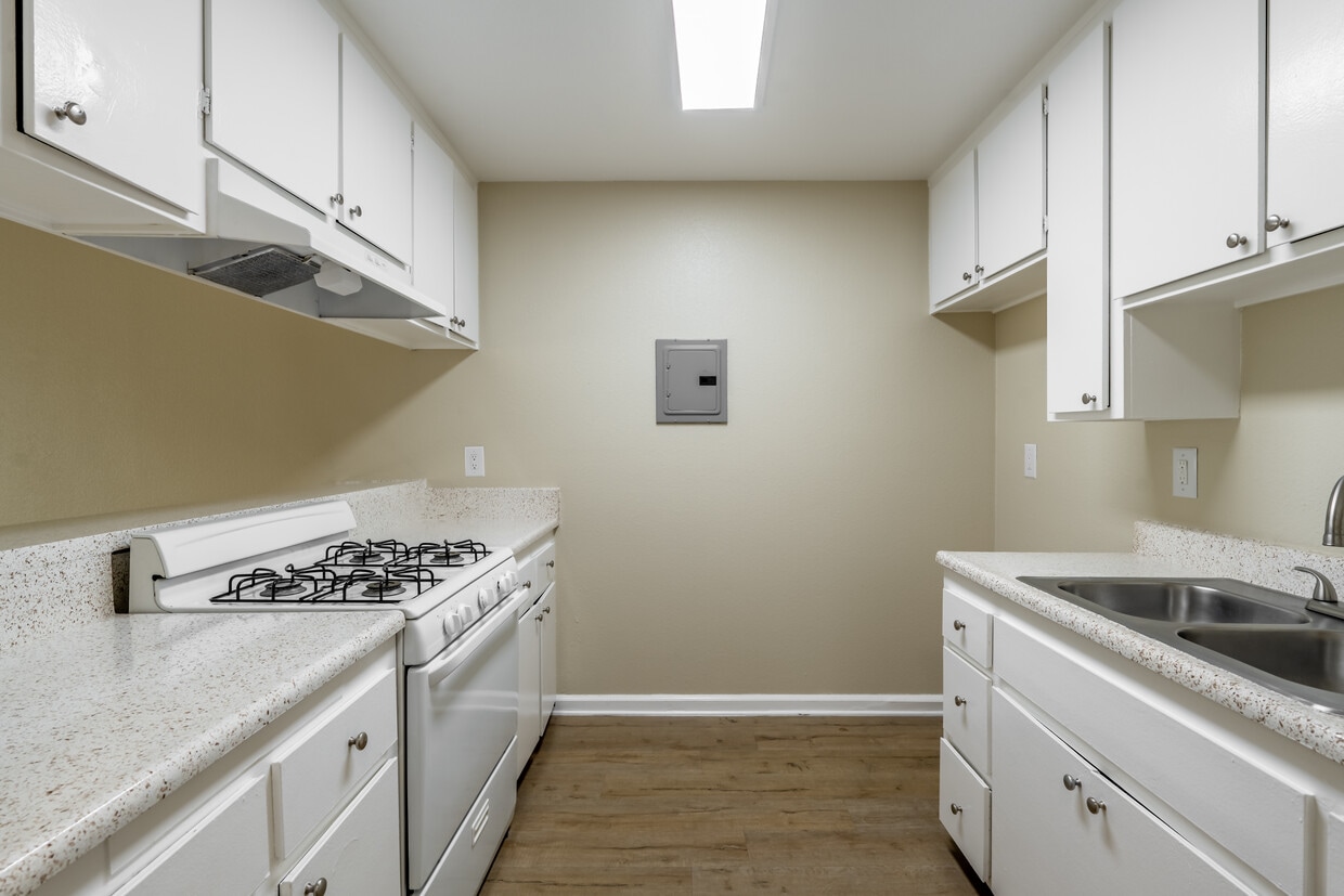Photo - Strada Apartments