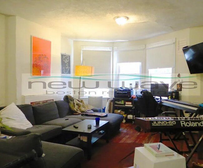 Foto del edificio - 32 Edgerly Rd