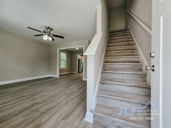 Building Photo - 3 Bed/2.5 Bath Townhome in Kannapolis!