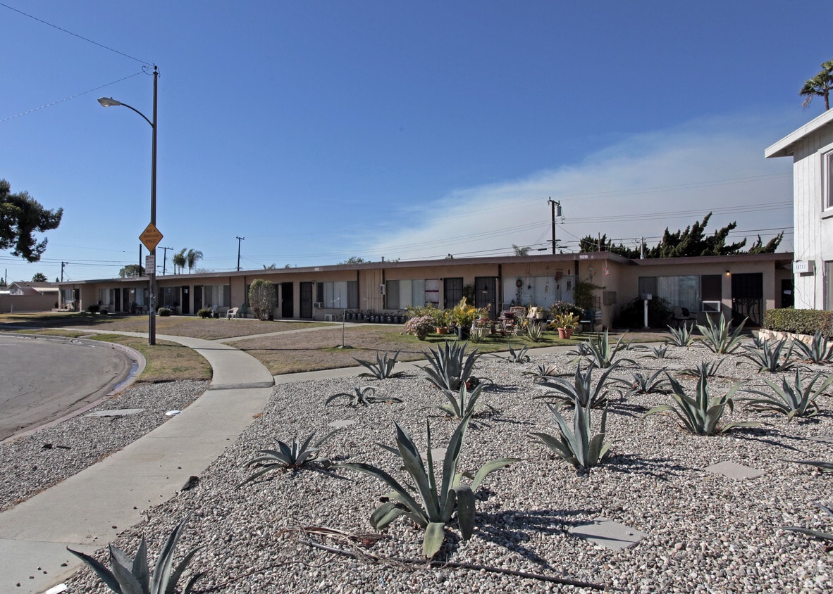 Primary Photo - 11211 Steele Dr