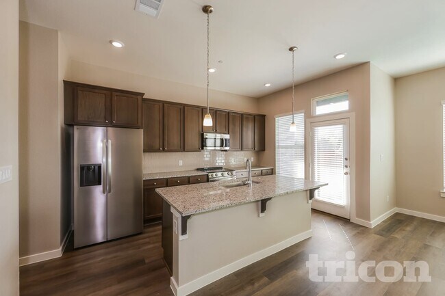 Foto del edificio - 3043 Whitetail Ln