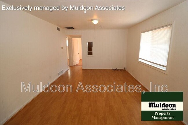 Foto del edificio - 2561 Camellia St