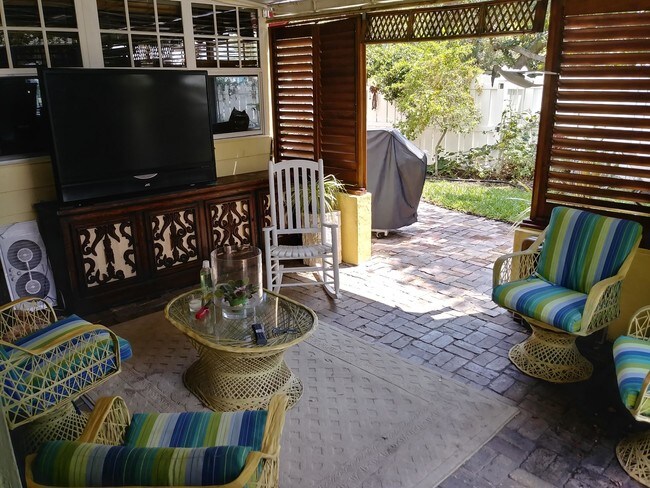 Foto del edificio - 303 N Lakeside Drive