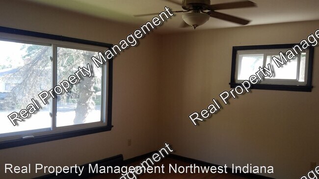 Foto del edificio - 3 br, 1 bath House - 709 E. Elm Street #B