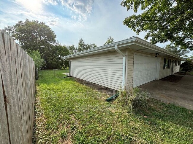 Building Photo - 813 Leora St