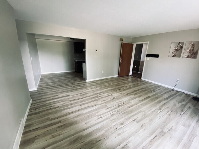 Sala de estar - 1311 Old Eagle Dr
