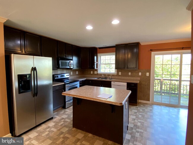 Building Photo - 50 Teague Ln