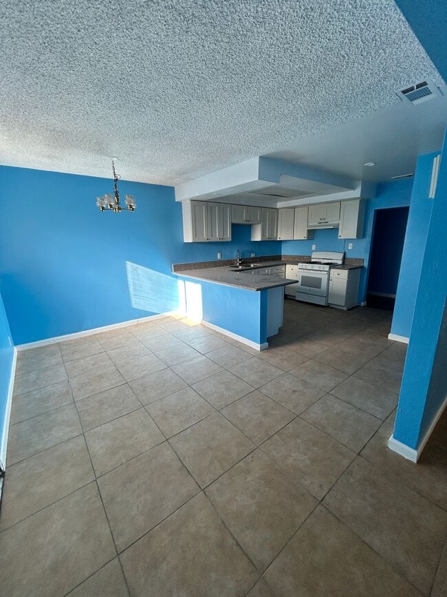 Foto del edificio - Single Story Home