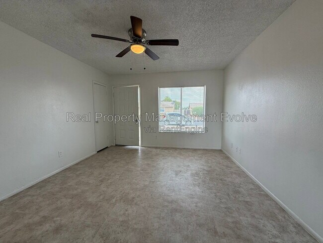 Building Photo - 9248 W Mescal St