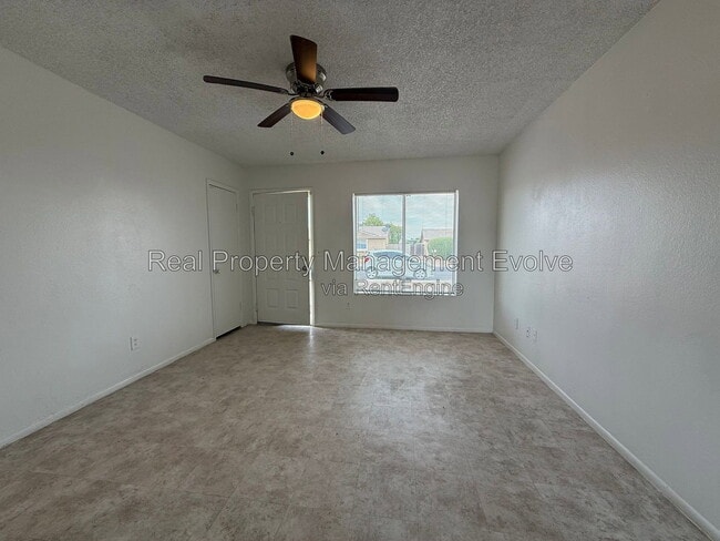 Foto del edificio - 9248 W Mescal St