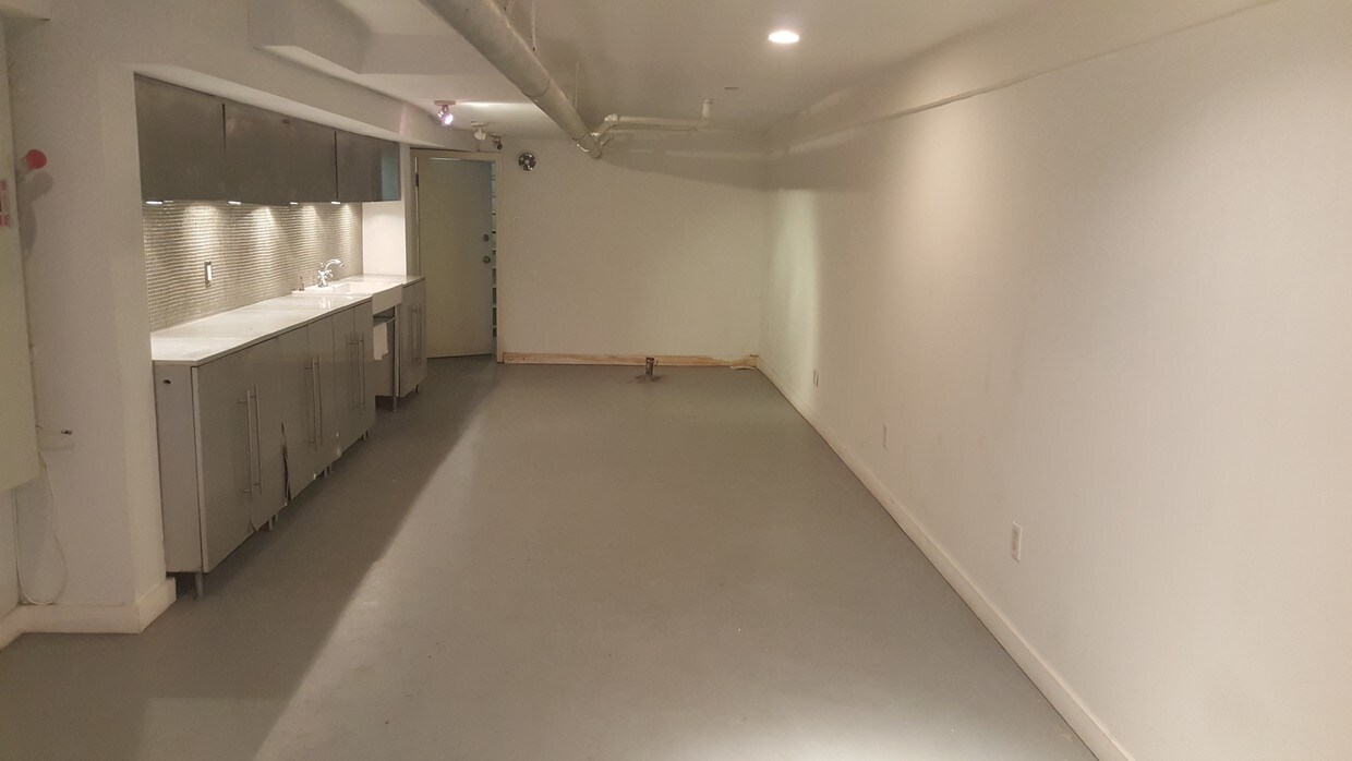 Foto del edificio - 319 E 9th St