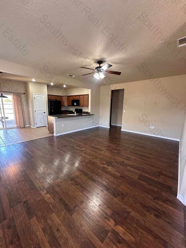 Foto del edificio - Beautiful 3 bedroom 2 bath