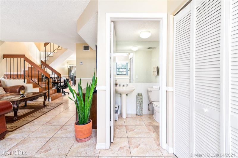 Foto del edificio - 3 br, 2 bath Townhome - 6621 SW 137 Ct