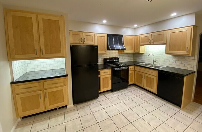 Building Photo - 3145 N Mountain Maple Ct
