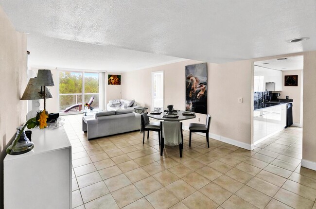 Foto del edificio - 2560 S Ocean Blvd
