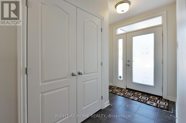 Building Photo - 256 Brambling Way