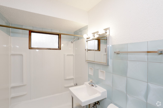 1 habitación - Baño - Oak Lawn Gardens