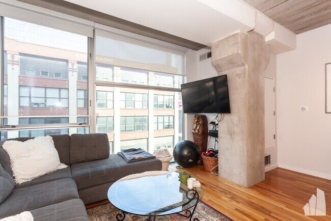 Foto del edificio - 640 N Franklin St