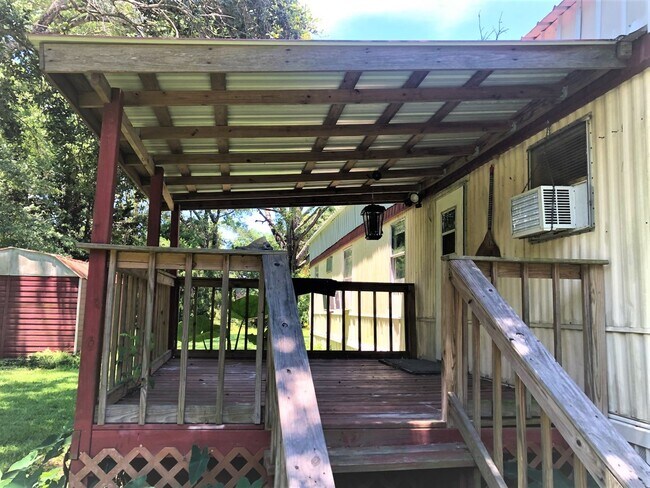 Building Photo - Country home with spacious yard! 2/2 in Ba...