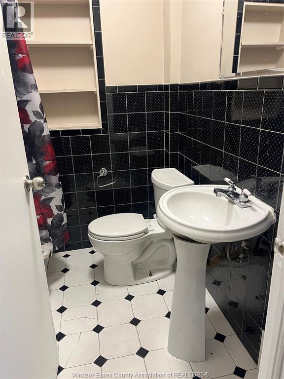 Building Photo - 719 Erie St E