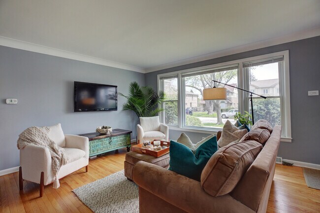 Building Photo - 708 Parkwood Ave