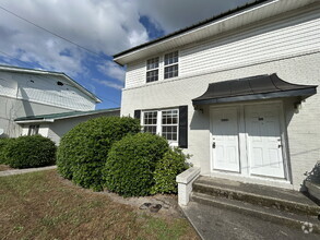 Building Photo - 309 Pleasant St