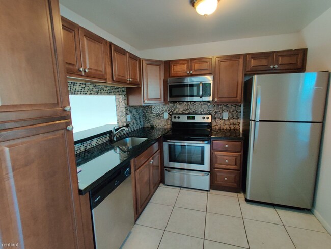 Foto del edificio - 8770 Royal Palm Blvd