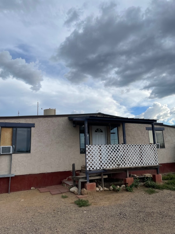 Primary Photo - 555 W Suni Dr