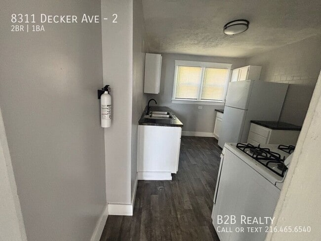 Foto del edificio - 8311 Decker Ave