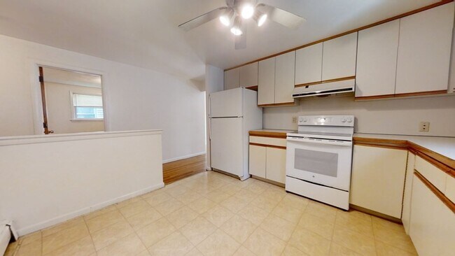 Building Photo - 28 Hersom St